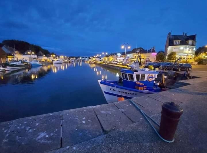 Le Grand Hotel De La Marine Port-en-Bessin-Huppain Exterior foto